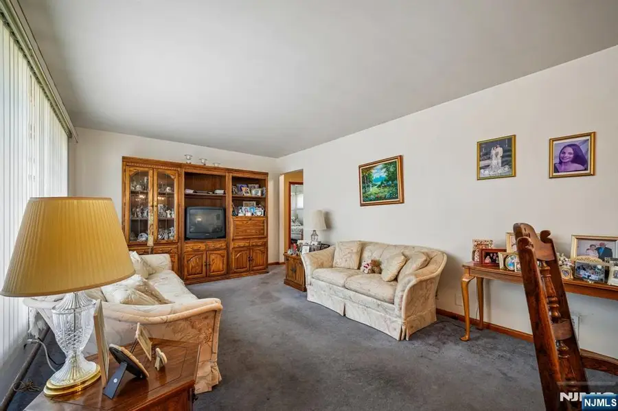 31 Michael Drive, Wayne, NJ 07470 - #3