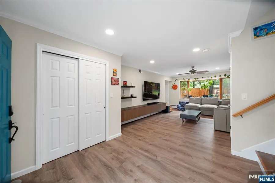 1 Hazley Court, Rochelle Park, NJ 07662 - #3