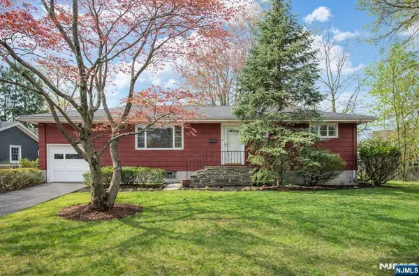 10 Laurel Place, Caldwell, NJ 07006