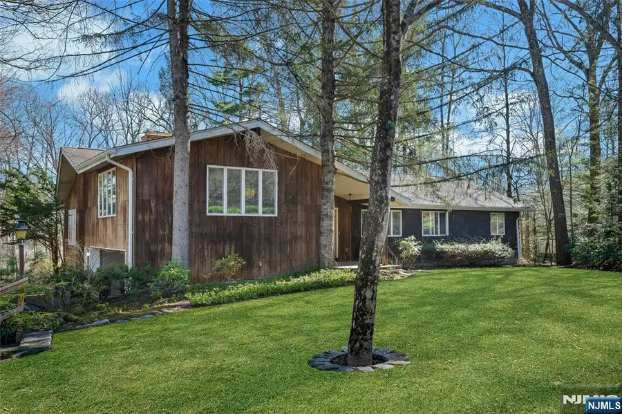 24 Deerhaven Lane, Newfoundland, NJ 07435 - #3