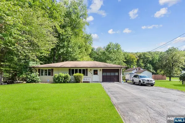 114 Van Dam Avenue, Bloomingdale, NJ 07403