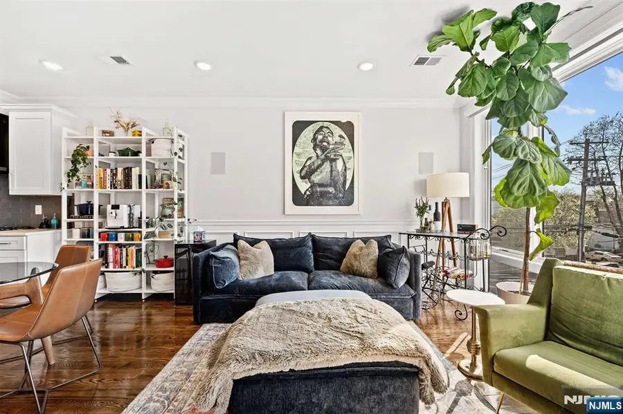 948 Summit Avenue 2, Jersey City, NJ 07307 - #3