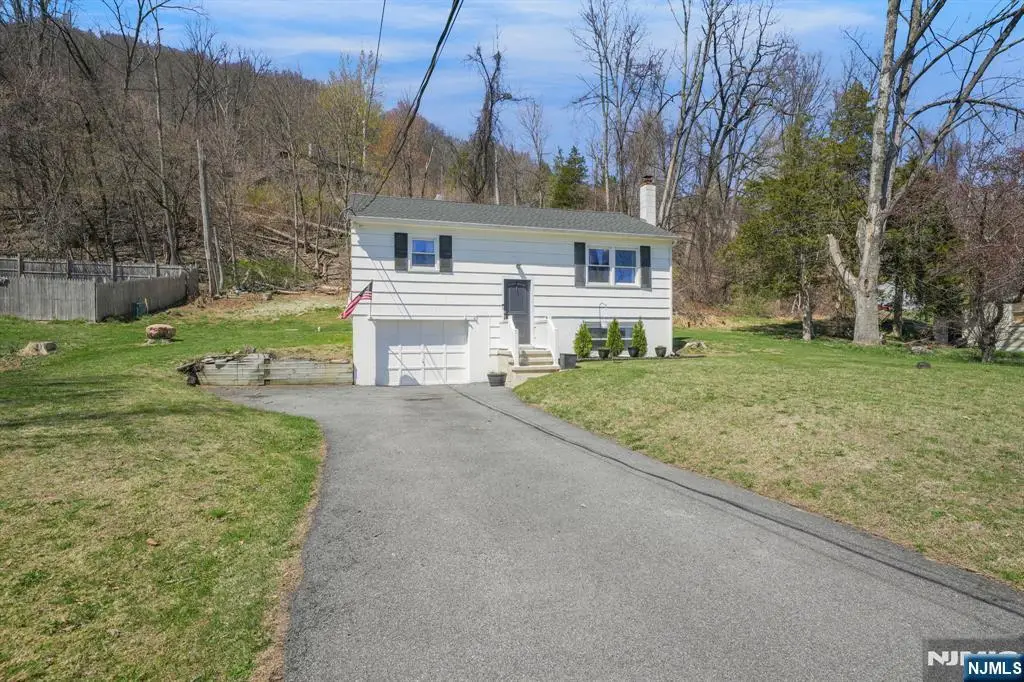 35 Zinnia Drive, Glenwood, NJ 07418 - #1