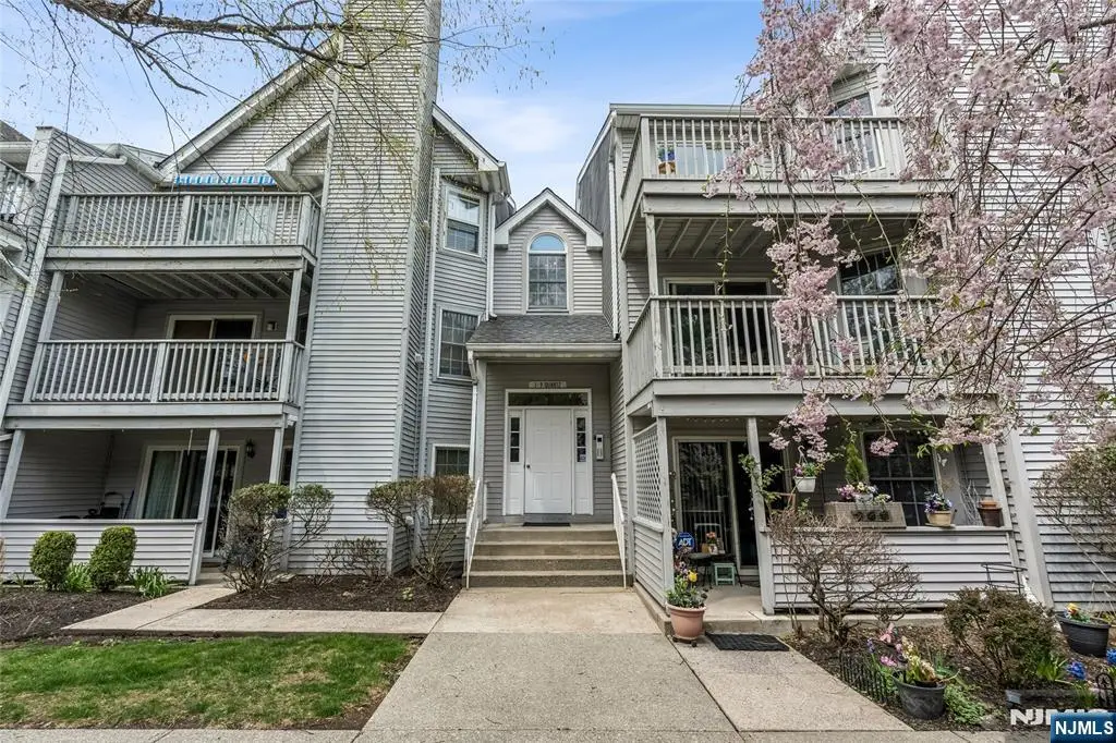 8 Quartz Lane, Paterson, NJ 07501 - #1