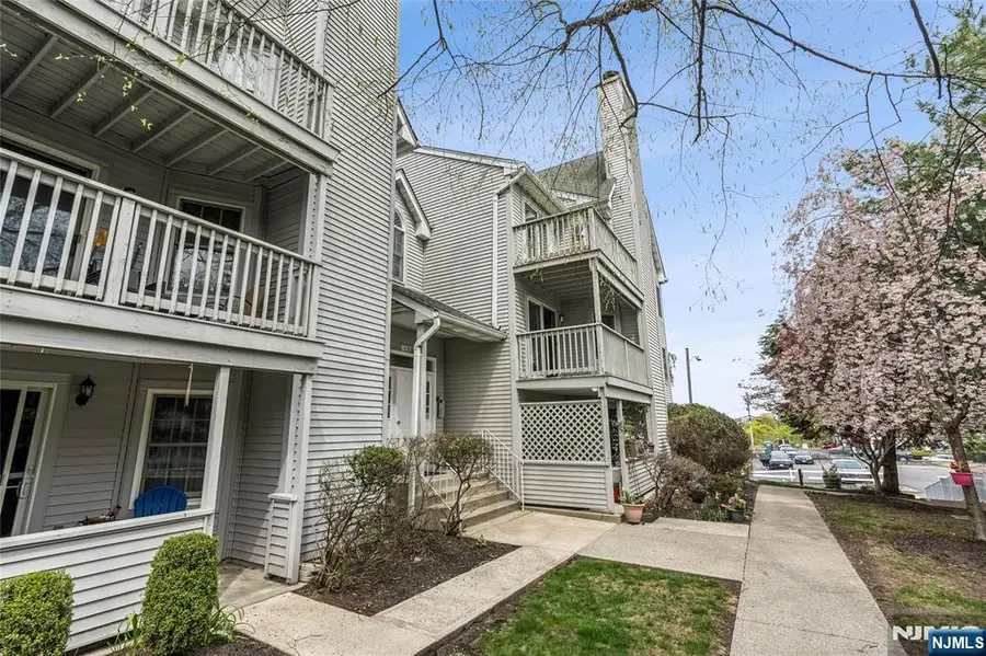 8 Quartz Lane, Paterson, NJ 07501 - #2