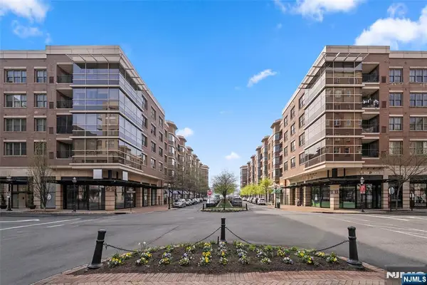 22 Ave At Port Imperial 204, West New York, NJ 07093