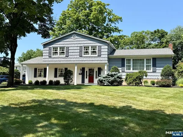 8 Byron Court, Allendale, NJ 07401