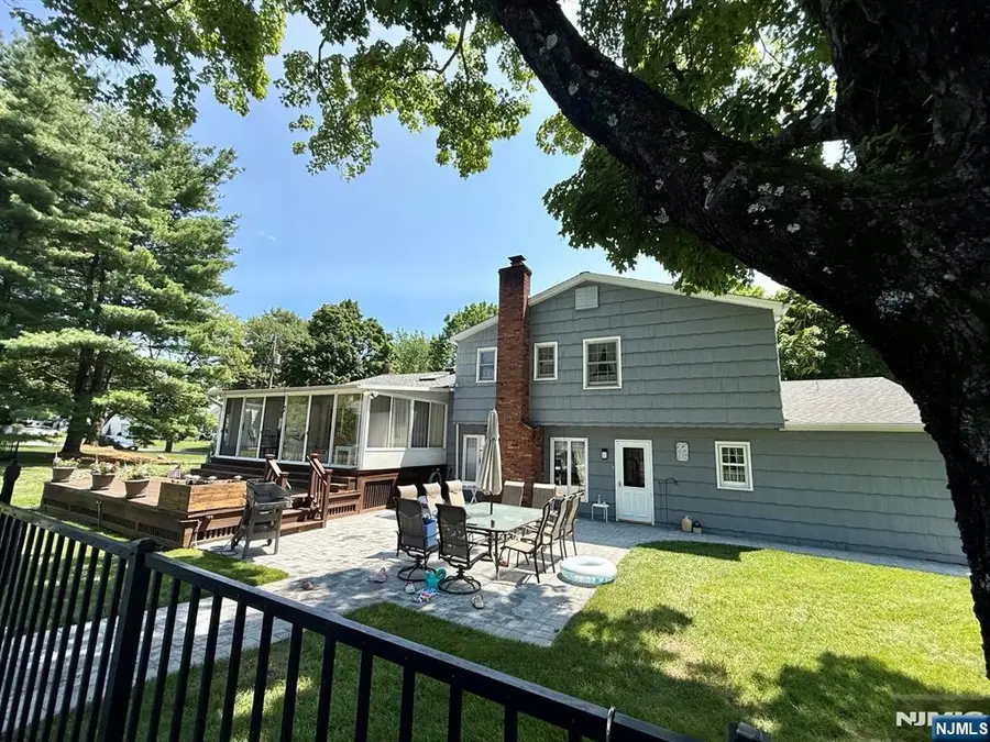 8 Byron Court, Allendale, NJ 07401 - #2