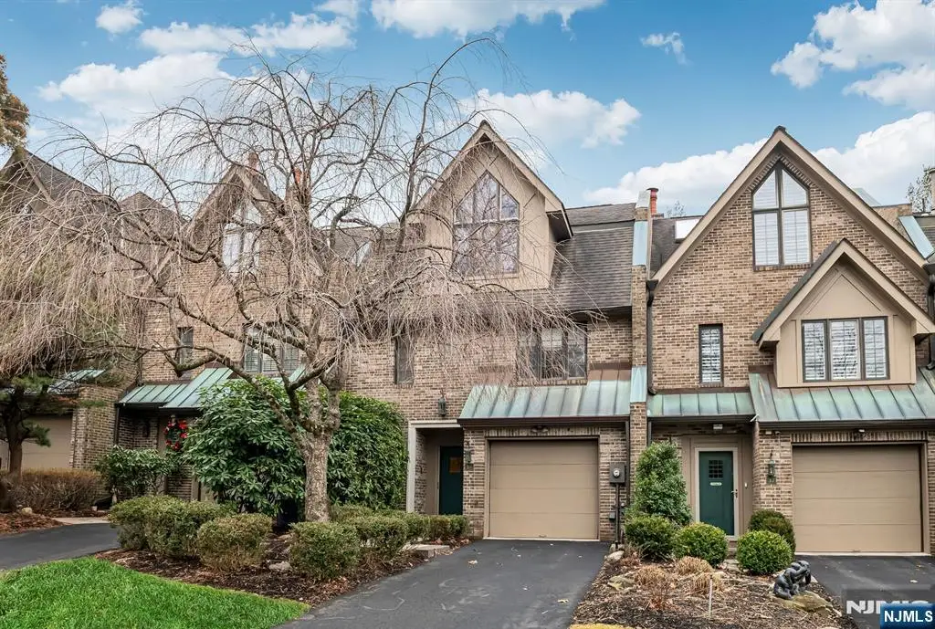 38 Sherwood Downs, Park Ridge, NJ 07656 - #1
