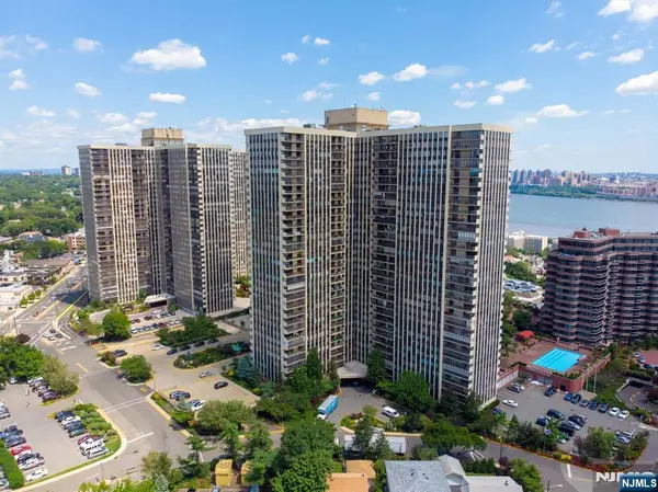 200 Winston Drive 401, Cliffside Park, NJ 07010