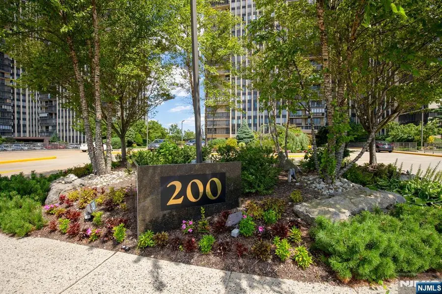 200 Winston Drive 401, Cliffside Park, NJ 07010 - #2