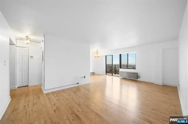 233 12th Street 5E, Palisades Park, NJ 07650