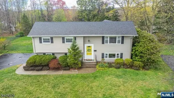 12 Henry Street, Roxbury Township, NJ 07876
