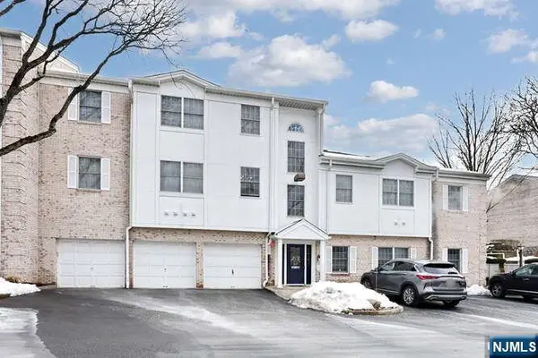 17 Colonial Village Drive, Hillsdale, NJ 07642