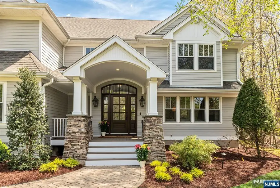 8 Mill Glen Court, Upper Saddle River, NJ 07458 - #3