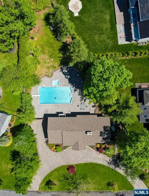 36 Thackeray Drive, Millburn, NJ 07078
