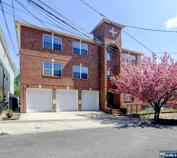 15-21 Oraton Street, Newark, NJ 07104