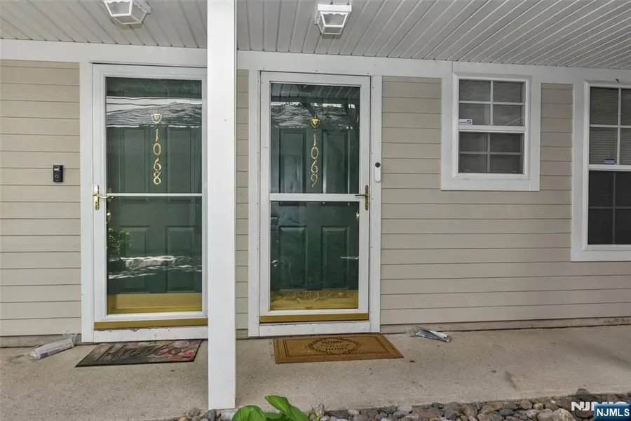 1069 Cambridge Court, Mahwah, NJ 07430 - #2