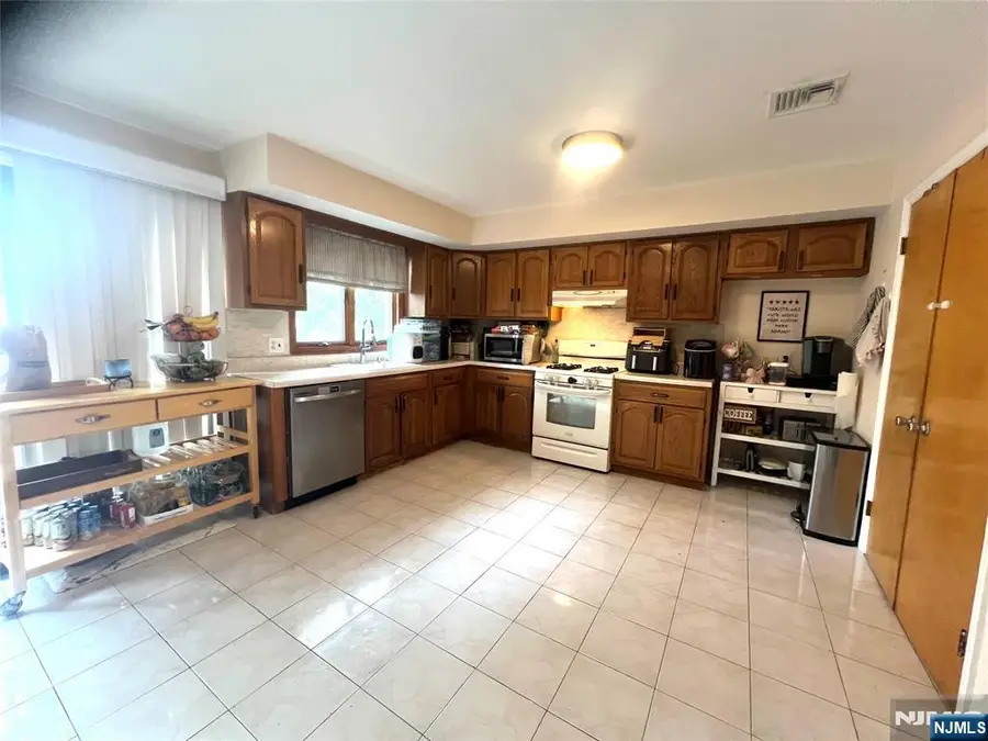 414 Lafayette Avenue C000B, Cliffside Park, NJ 07010 - #3