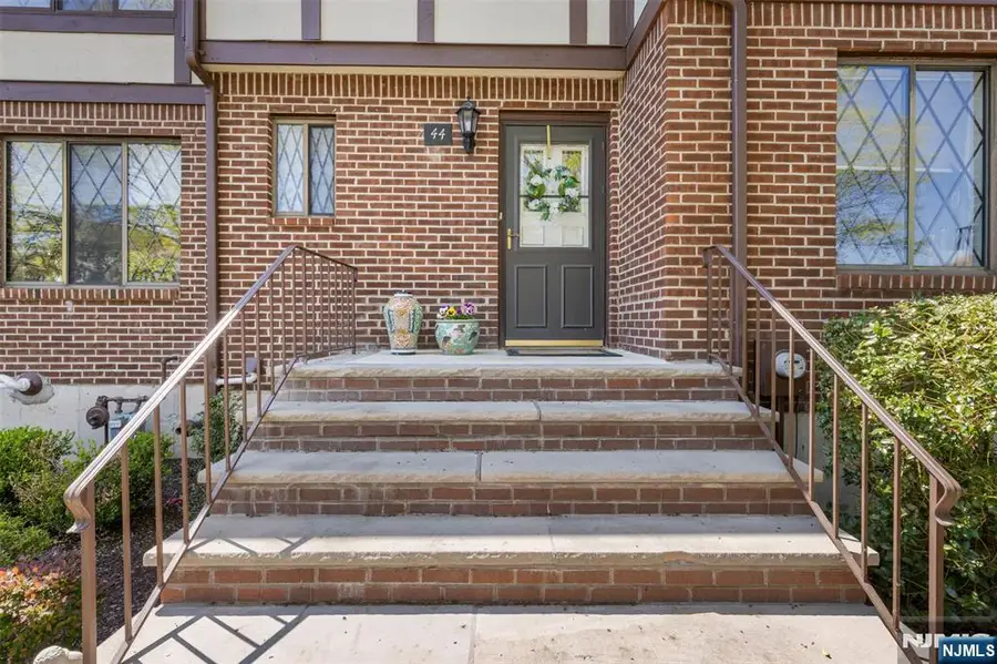 44 Holiday Court, River Vale, NJ 07675 - #3