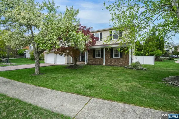 45 Holyoke Court, Wayne, NJ 07470