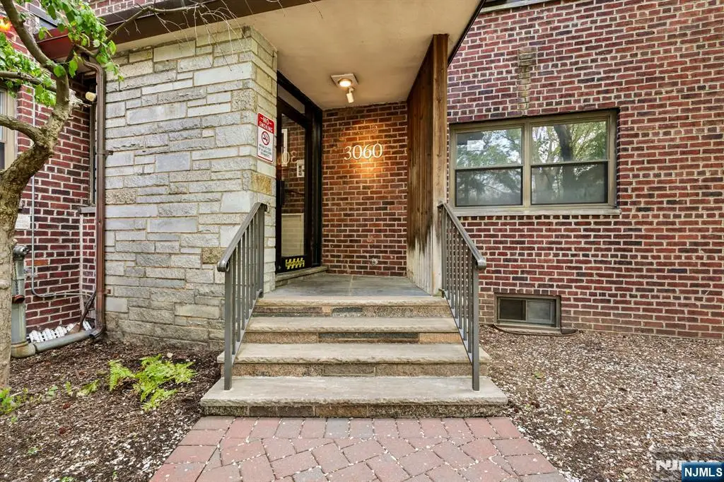 3060 Edwin 3D, Fort Lee, NJ 07024 - #1