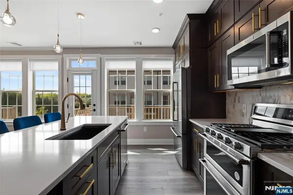 81 Arnold Drive, Wood Ridge, NJ 07075