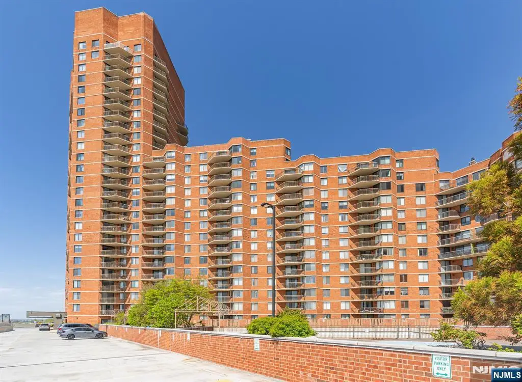 831 Harmon Cove Tower, Secaucus, NJ 07094 - #1