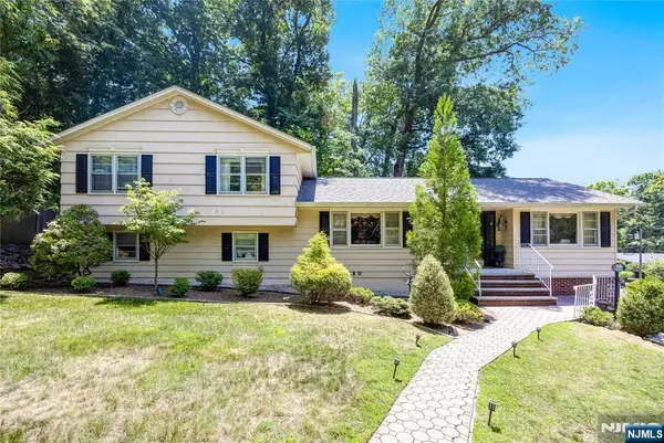 551 Stellman Drive, River Vale, NJ 07675