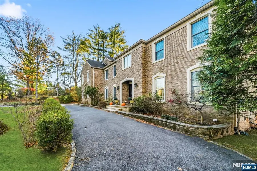 27 Pine Hill Road, Old Tappan, NJ 07675 - #3