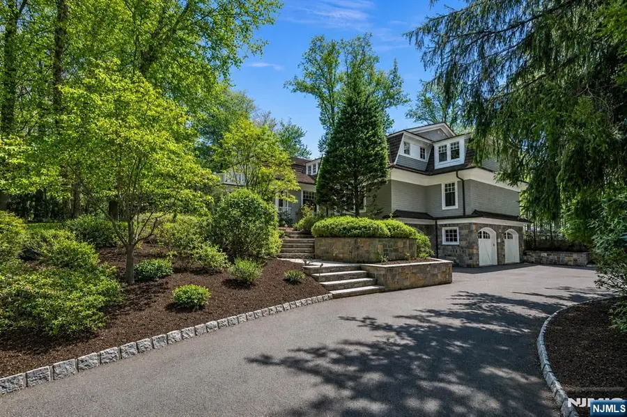 14 Coach Lane, Upper Saddle River, NJ 07458 - #3