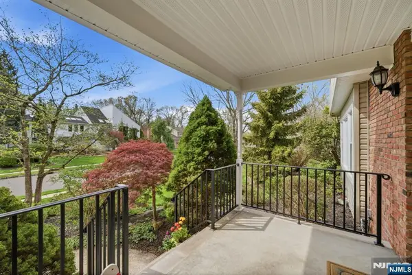 7 Candle Lane, East Brunswick, NJ 08816