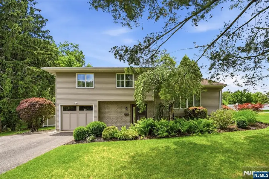 4 Ackerman Street, Waldwick, NJ 07463 - #2