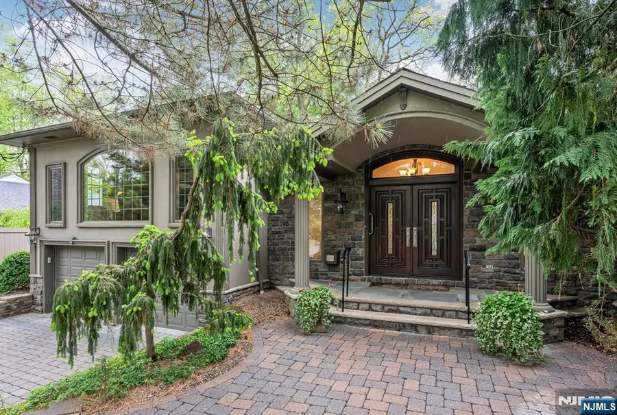 31 Sherwood Drive, Hillsdale, NJ 07642 - #2
