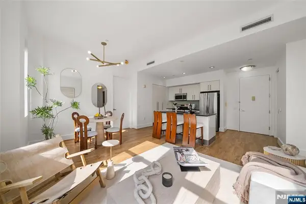 4 Beacon Way 1410, Jersey City, NJ 07304