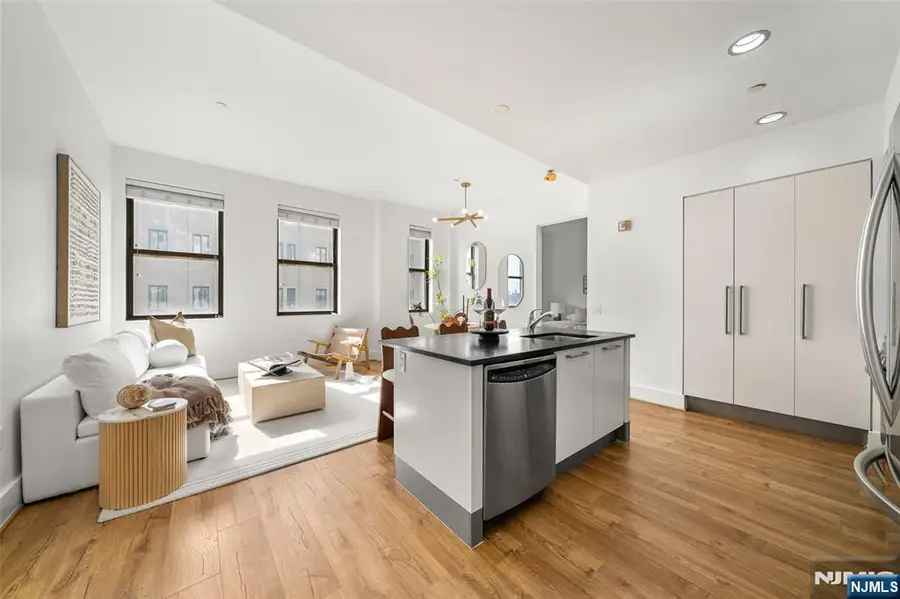 4 Beacon Way 1410, Jersey City, NJ 07304 - #3