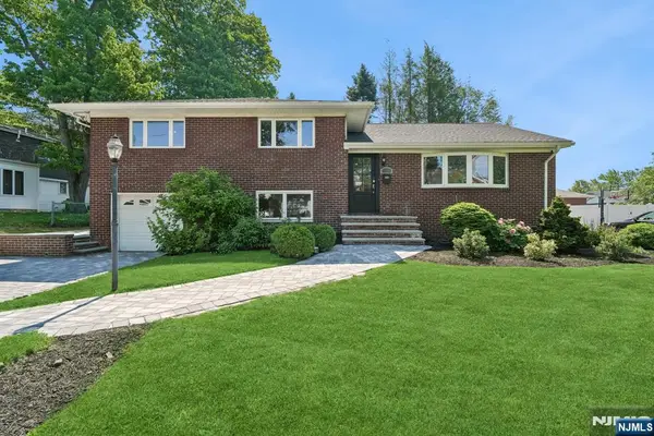 11 Raymond Street, Englewood Cliffs, NJ 07632