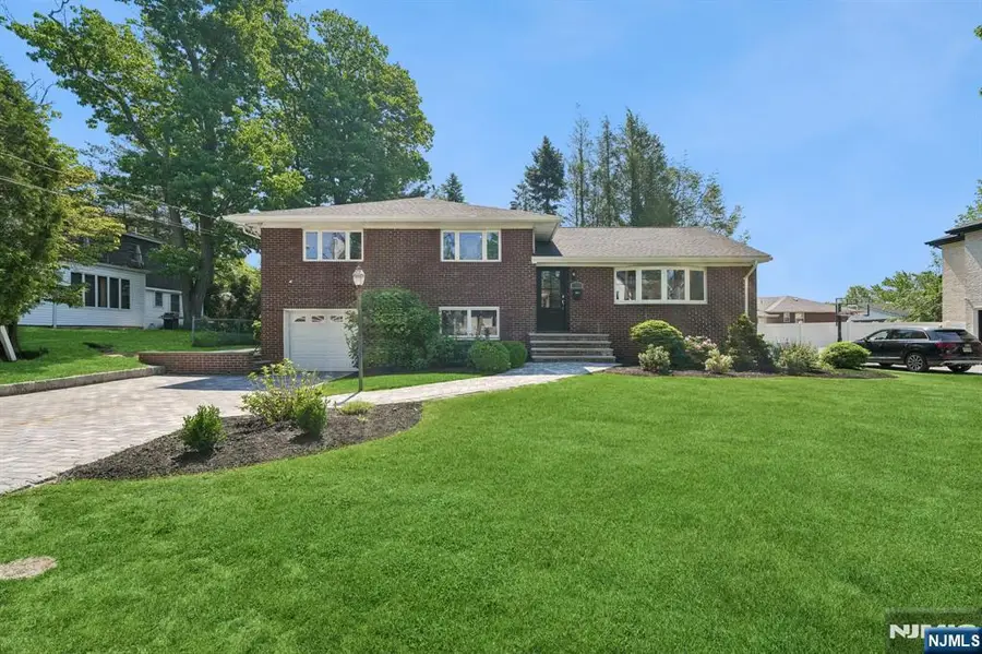 11 Raymond Street, Englewood Cliffs, NJ 07632 - #2