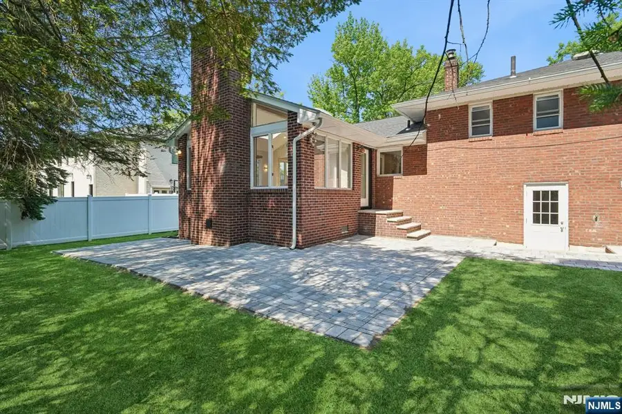 11 Raymond Street, Englewood Cliffs, NJ 07632 - #3