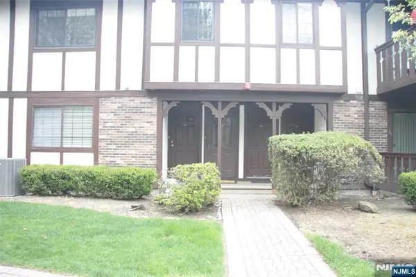 3801 Mark Twain Way, Mahwah, NJ 07430