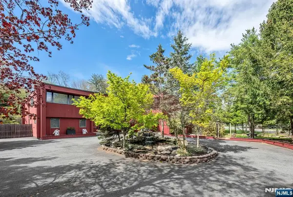 84 Bogerts Mill Road, Harrington Park, NJ 07640