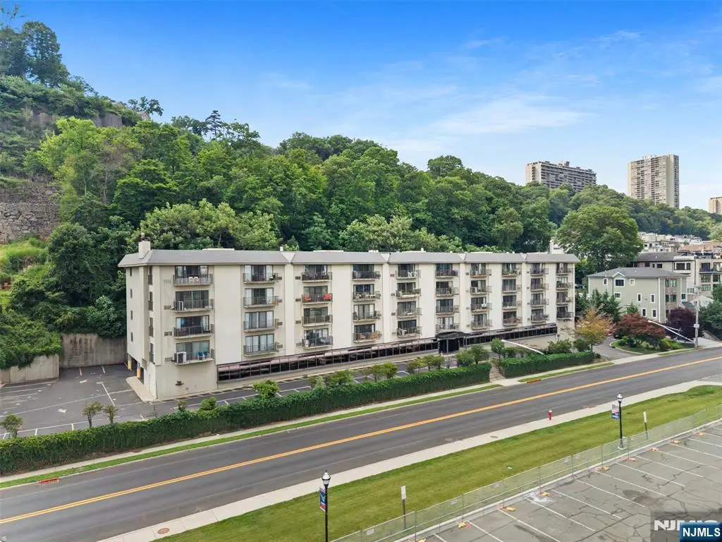1150 River Road 4H, Edgewater, NJ 07020 - #1
