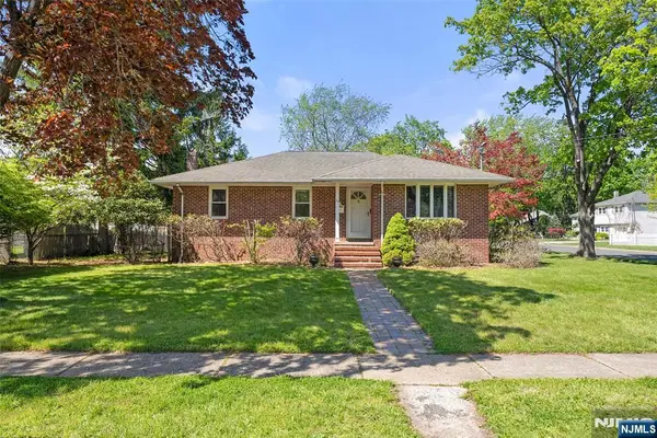 38 Carlson Court, Closter, NJ 07624