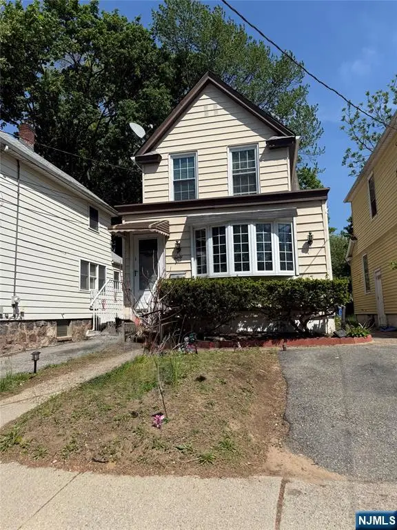 32 Grove Street, Tenafly, NJ 07670