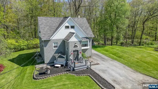 70 Cedar Tree Drive, Vernon, NJ 07422