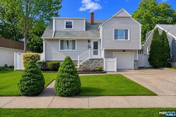 43 Berwyn Place, Bergenfield, NJ 07621
