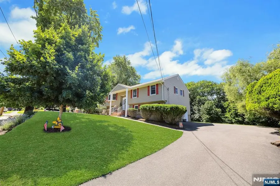 32 Tuscarora Drive, Oakland, NJ 07436 - #3