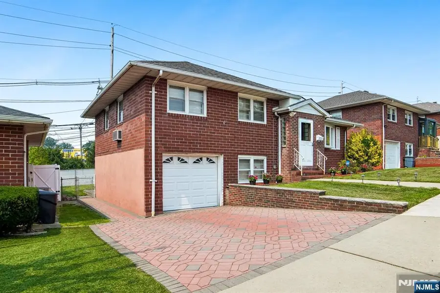 28 Pikeview Terrace, Secaucus, NJ 07094 - #2