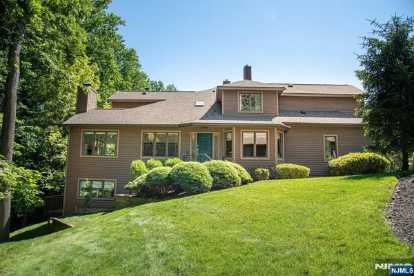 23 Lakeview Drive, Old Tappan, NJ 07675