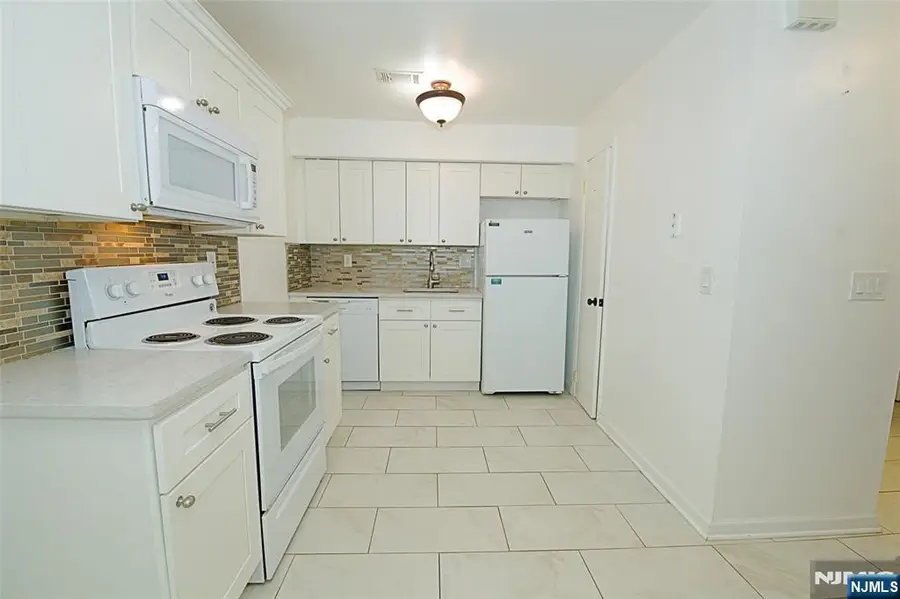 9 Village Way 4, Vernon, NJ 07462 - #3